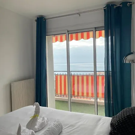 4 Personnes Avec Magnifique Vue 芒通