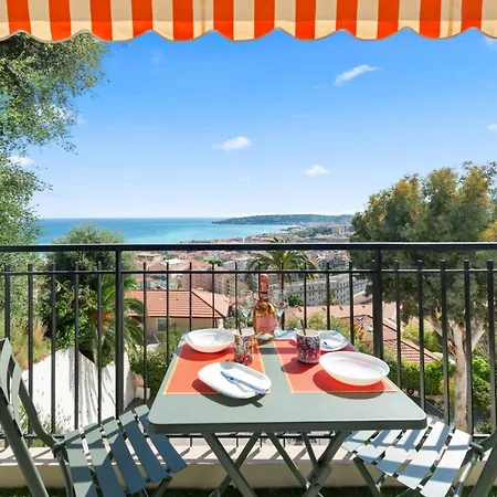 4 Personnes Avec Magnifique Vue Mentona
