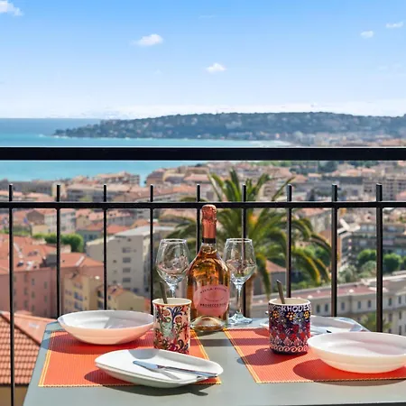 4 Personnes Avec Magnifique Vue