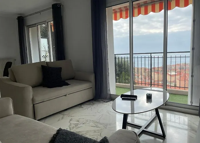 4 Personnes Avec Magnifique Vue 芒通