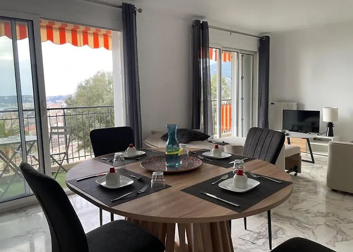 4 Personnes Avec Magnifique Vue